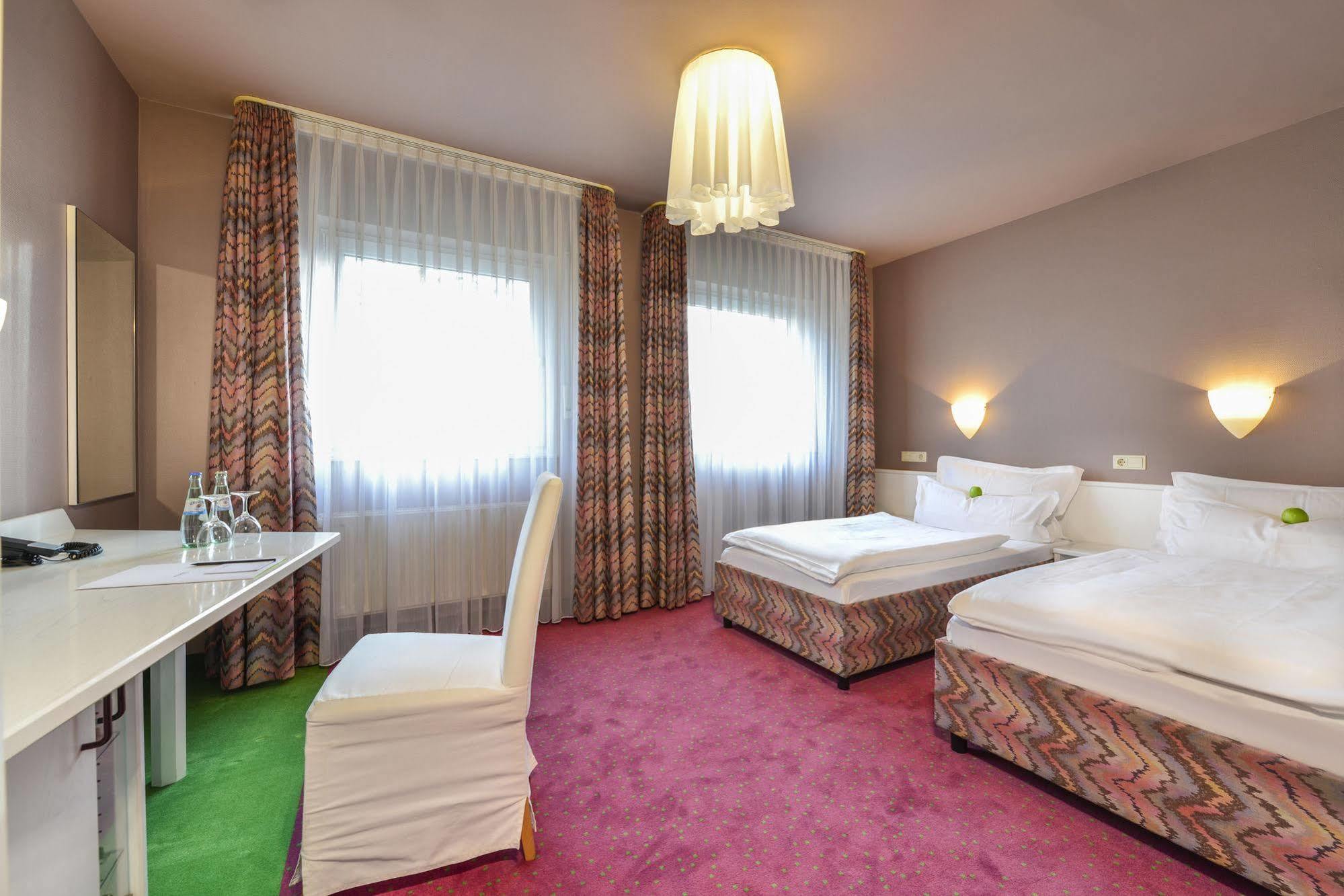 Airport Hotel By The New Yorker Köln Ngoại thất bức ảnh