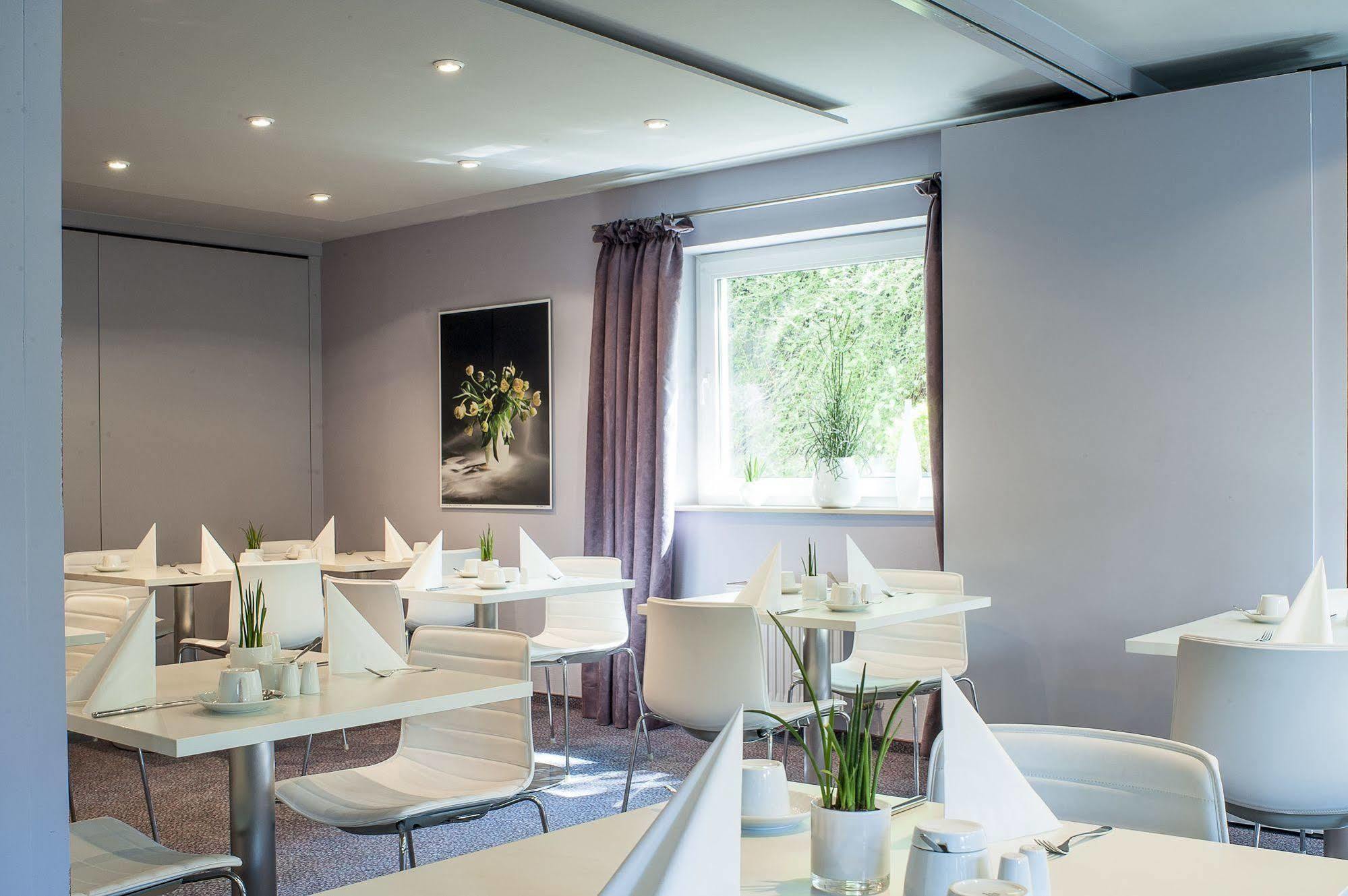 Airport Hotel By The New Yorker Köln Ngoại thất bức ảnh