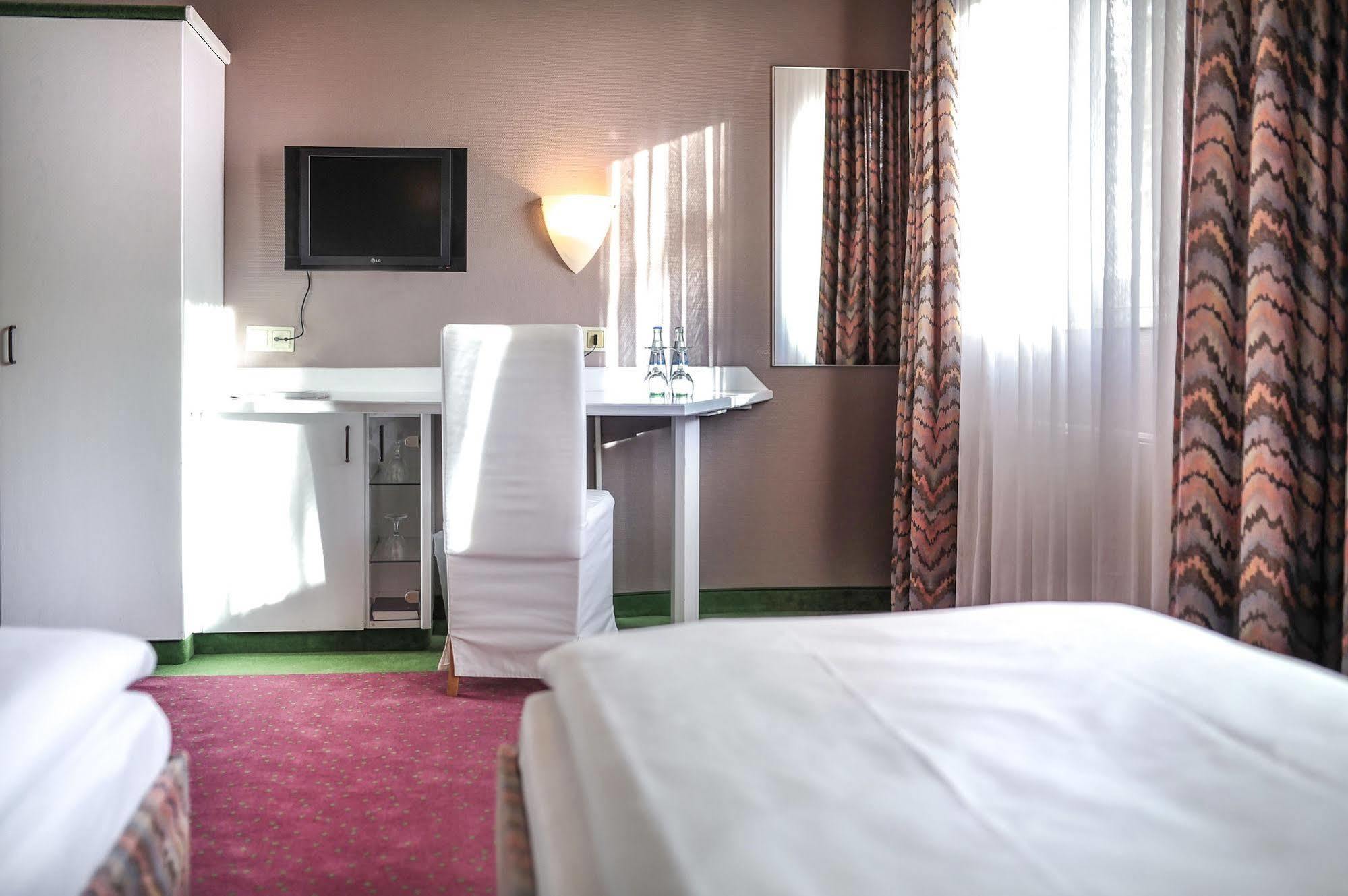 Airport Hotel By The New Yorker Köln Ngoại thất bức ảnh