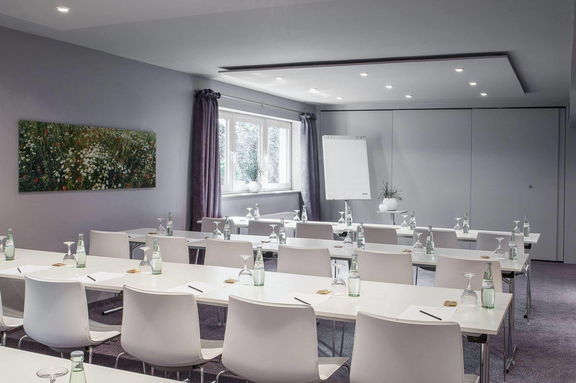 Airport Hotel By The New Yorker Köln Ngoại thất bức ảnh