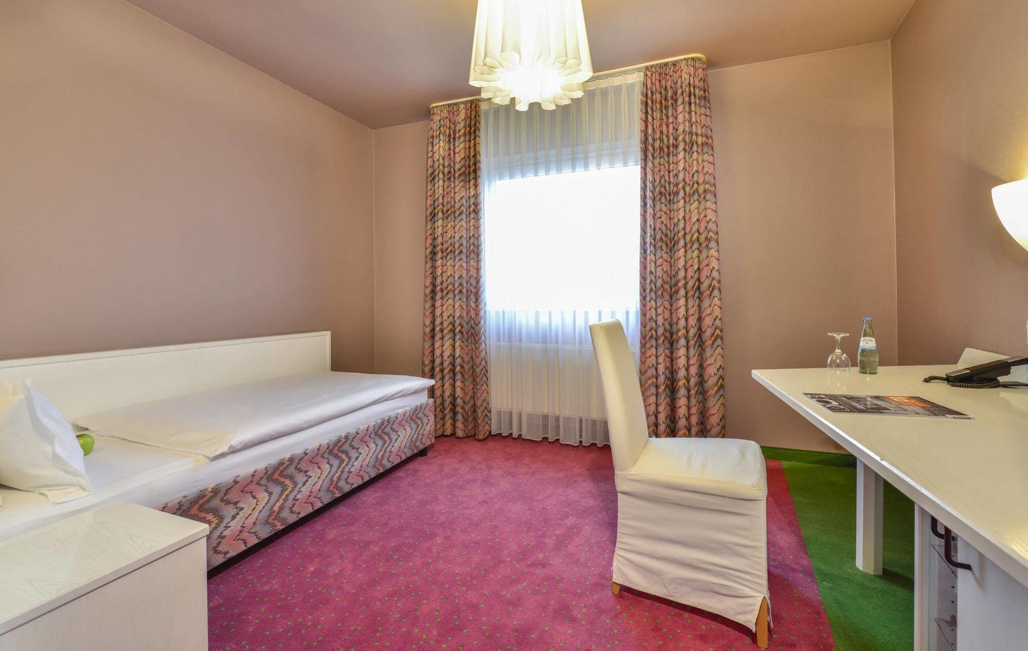 Airport Hotel By The New Yorker Köln Ngoại thất bức ảnh