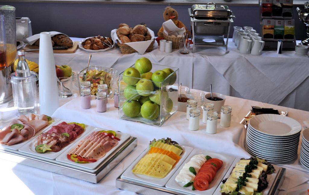 Airport Hotel By The New Yorker Köln Ngoại thất bức ảnh